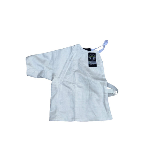 An 800N FIE fencing plastron with full liner and adjustable strap against a white background.